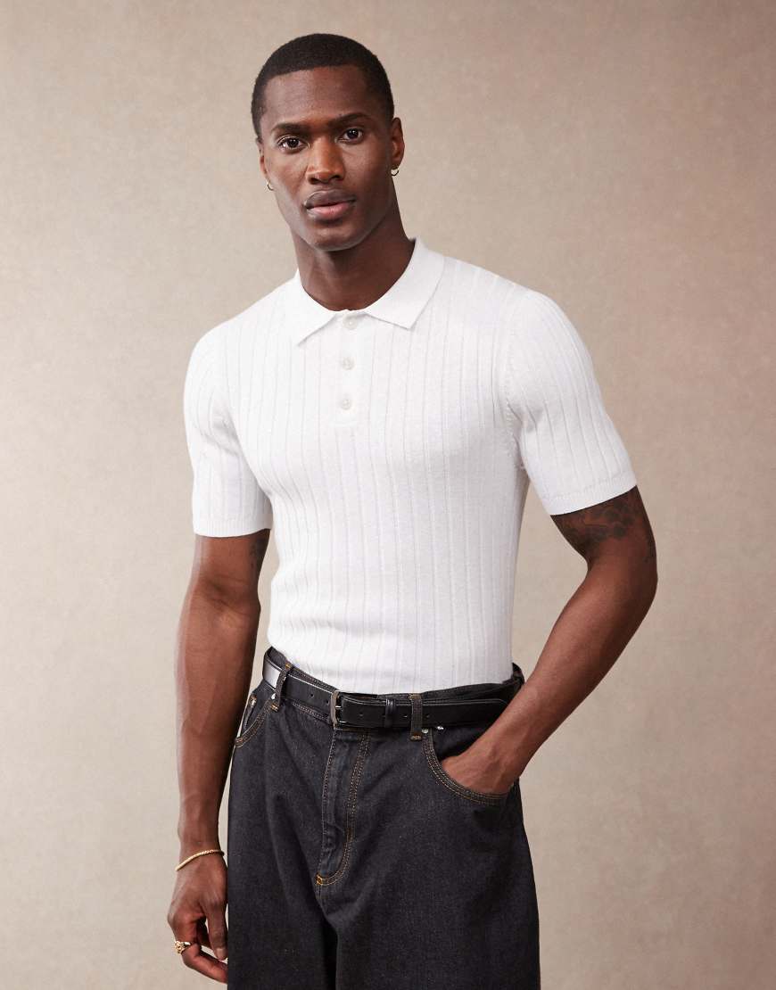 ASOS DESIGN - Körperbetontes Poloshirt aus Rippstrick in Weiß von ASOS DESIGN