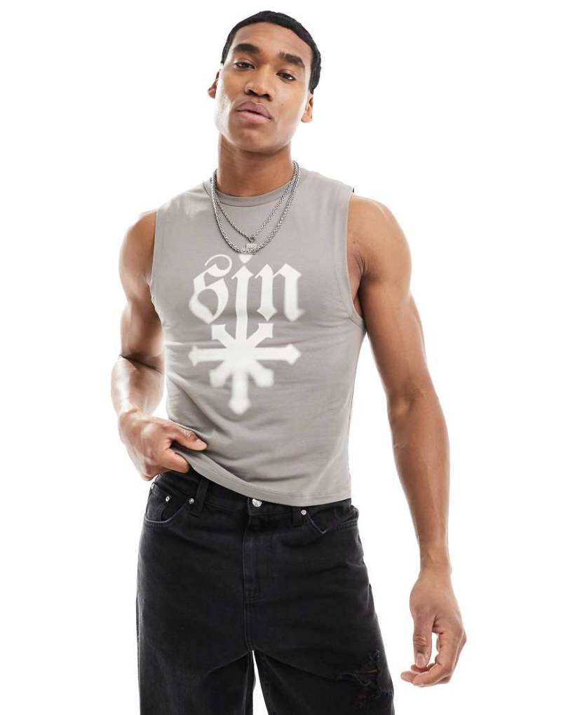 ASOS DESIGN - Körperbetontes Tanktop in Grau mit Grunge-Print auf der Vorderseite von ASOS DESIGN