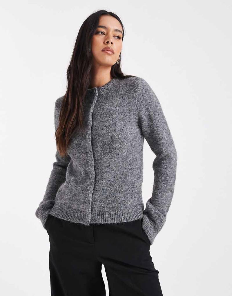 ASOS DESIGN - Körpernah geschnittene Strickjacke in Anthrazit mit stoffbezogenen Knöpfen-Grau von ASOS DESIGN