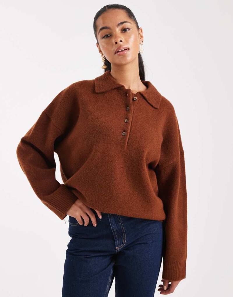 ASOS DESIGN - Kompaktes Polohemd aus Strick in Rostrot-Rotbraun von ASOS DESIGN