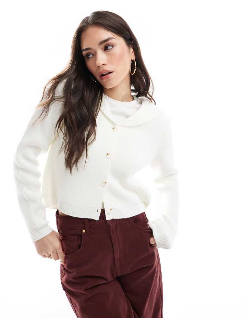ASOS DESIGN - Kompaktes Strickhemd in Ecru mit Matrosenkragen-Weiß von ASOS DESIGN