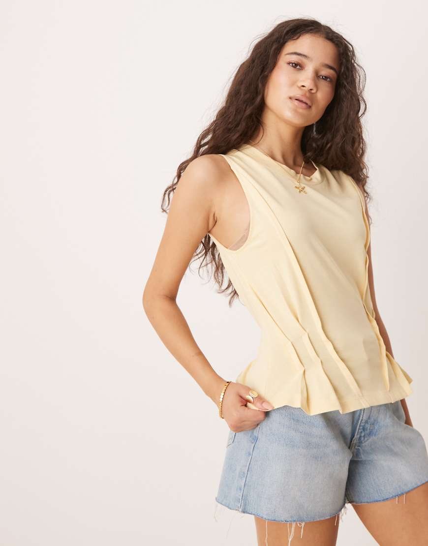 ASOS DESIGN - Korsett-Trägertop in Buttermilchgelb mit Ziernaht ASOS DESIGN - Korsett-Trägertop in Buttermilchgelb mit Ziernaht von ASOS DESIGN
