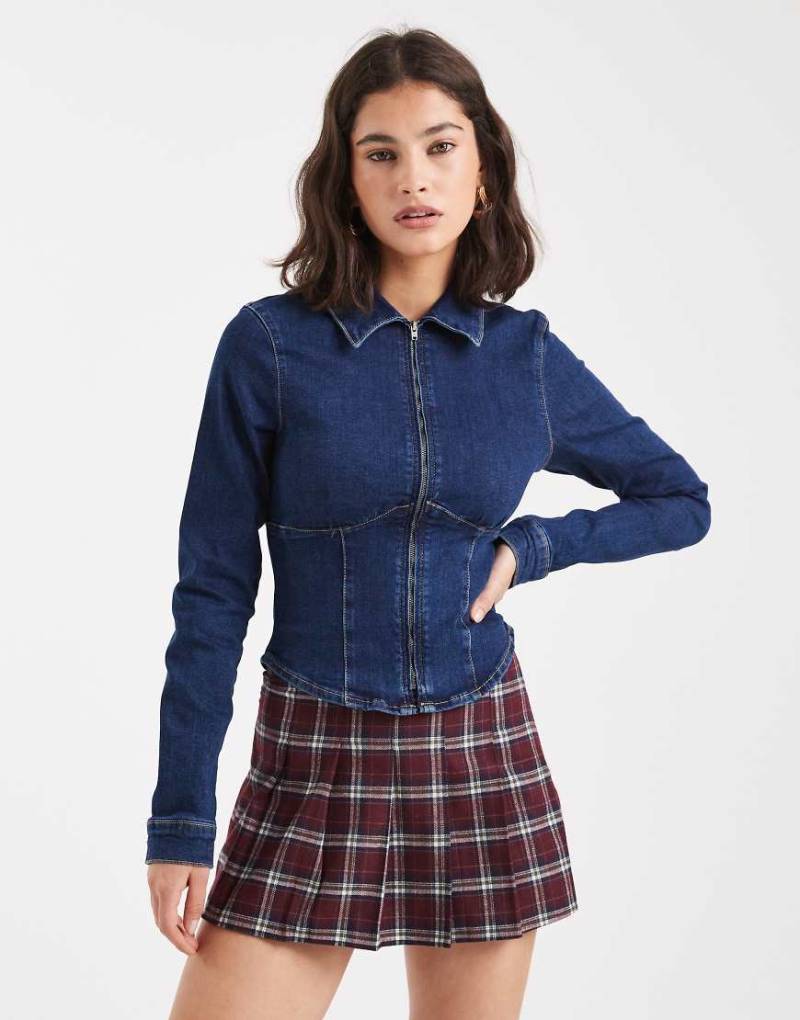 ASOS DESIGN - Korsetthemd aus Stretch-Denim in Rinse-Waschung mit durchgehendem Reißverschluss-Blau von ASOS DESIGN