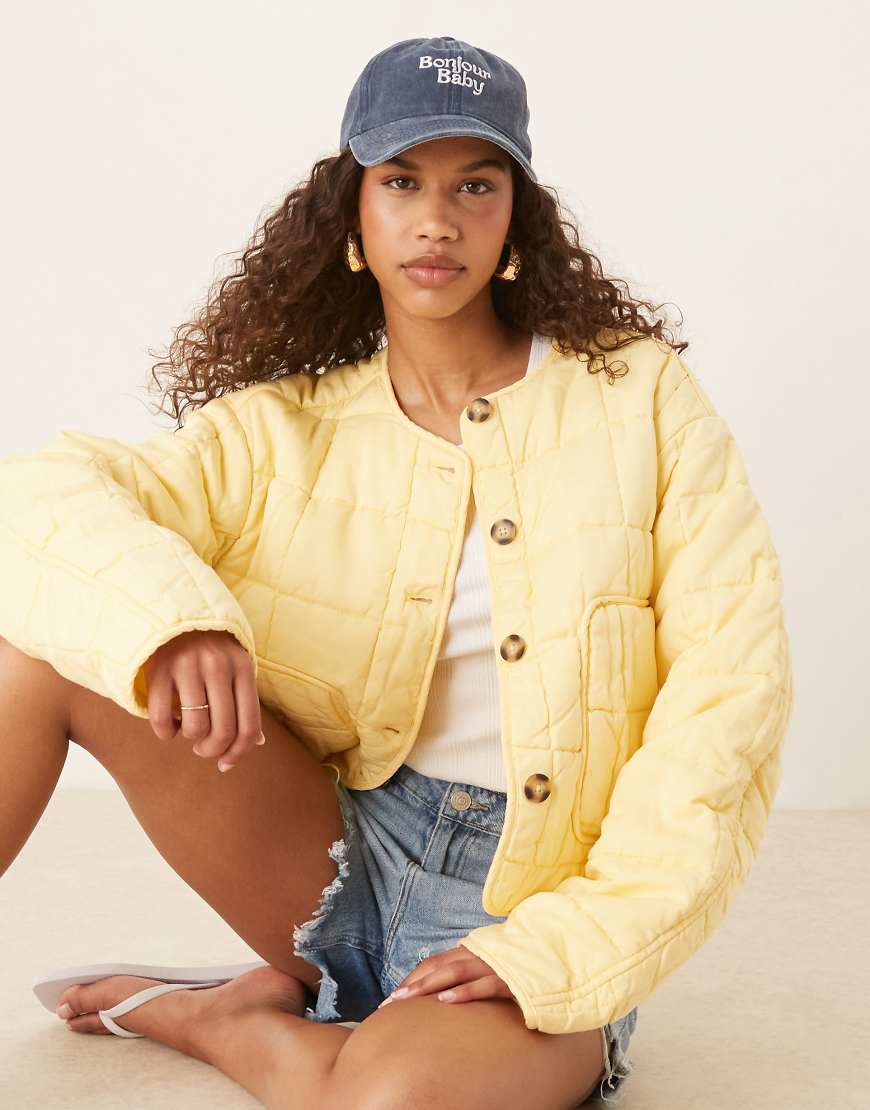 ASOS DESIGN - Kragenlose Cropped-Steppjacke in Zitronengelb von ASOS DESIGN