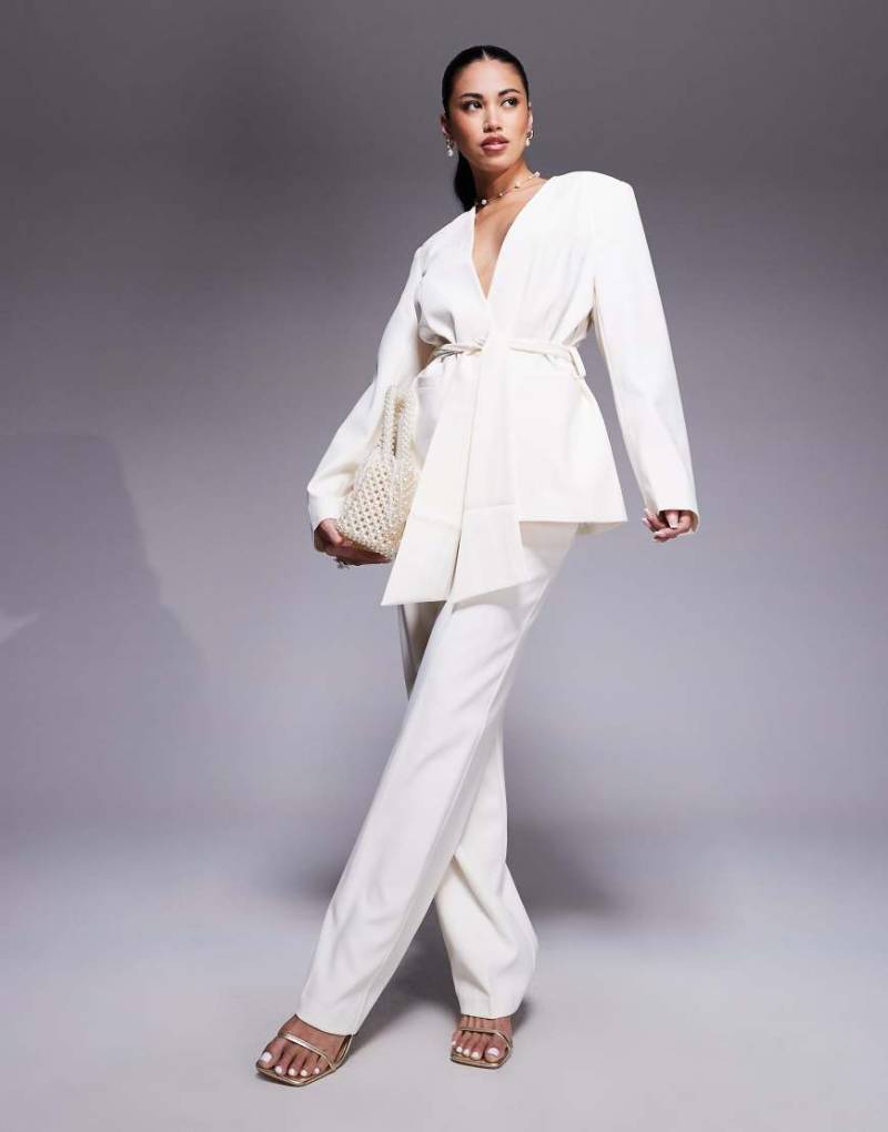 ASOS DESIGN - Kragenloser Blazer in Buttermilchgelb mit Bindegürtel, Kombiteil-Neutral von ASOS DESIGN