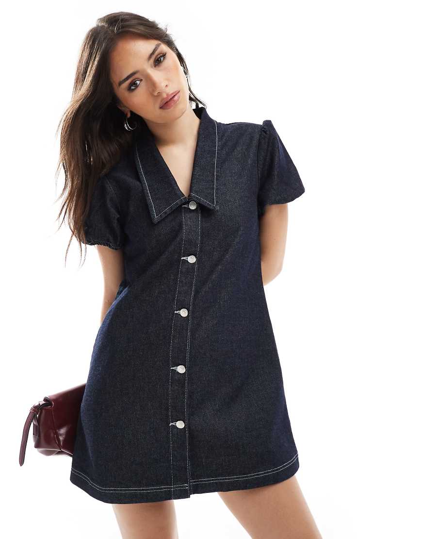 ASOS DESIGN - Kragenloses Kleid in Rinse-Waschung mit Puffärmeln-Blau ASOS DESIGN - Kragenloses Kleid in Rinse-Waschung mit Puffärmeln-Blau von ASOS DESIGN
