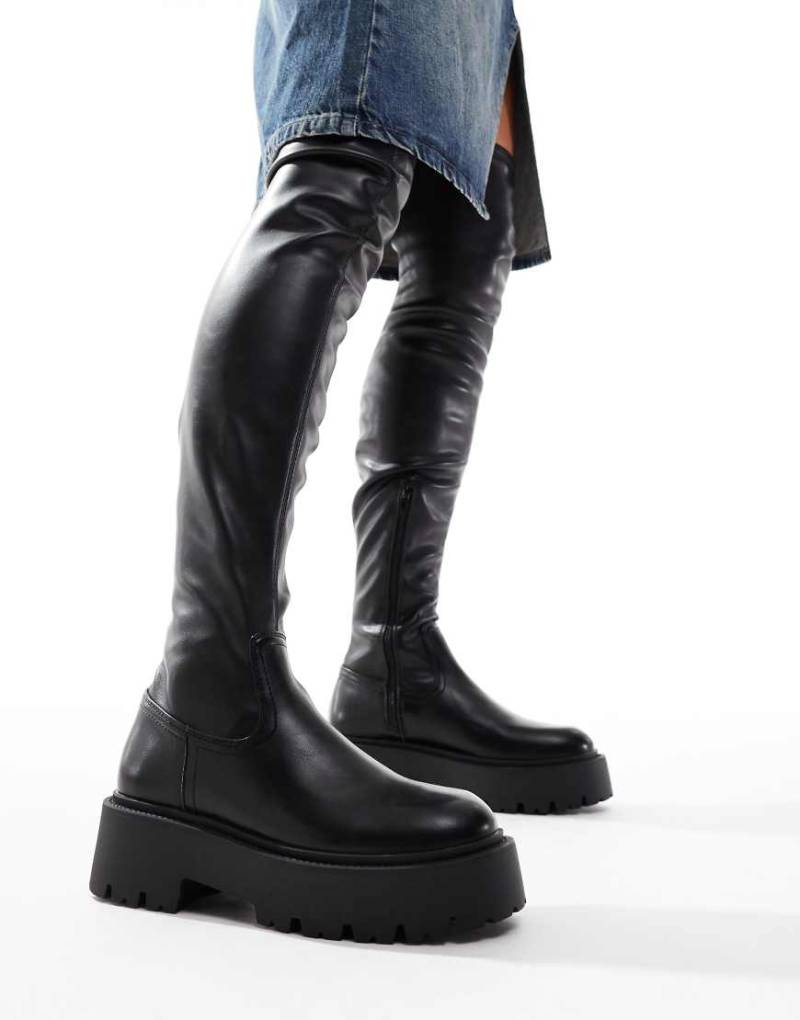 ASOS DESIGN - Kristen - Overknee-Stiefel in Schwarz mit dicker Sohle von ASOS DESIGN