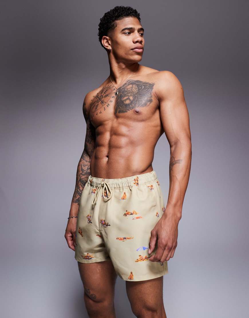 ASOS DESIGN - Kürzere Badeshorts in Steinbeige mit Strandmuster-Neutral von ASOS DESIGN