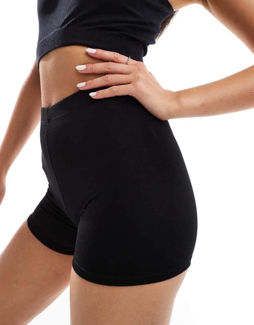 ASOS DESIGN - Kürzere Leggings-Shorts in Schwarz von ASOS DESIGN