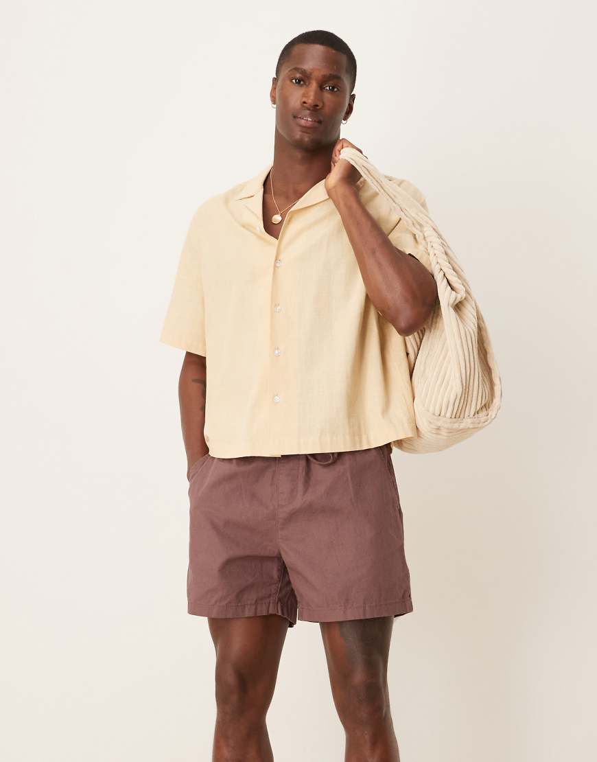 ASOS DESIGN - Kürzere Shorts aus Leinenmix in Braun ASOS DESIGN - Kürzere Shorts aus Leinenmix in Braun von ASOS DESIGN