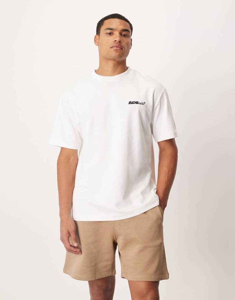 ASOS DESIGN - Kürzere Shorts in Beige-Neutral von ASOS DESIGN