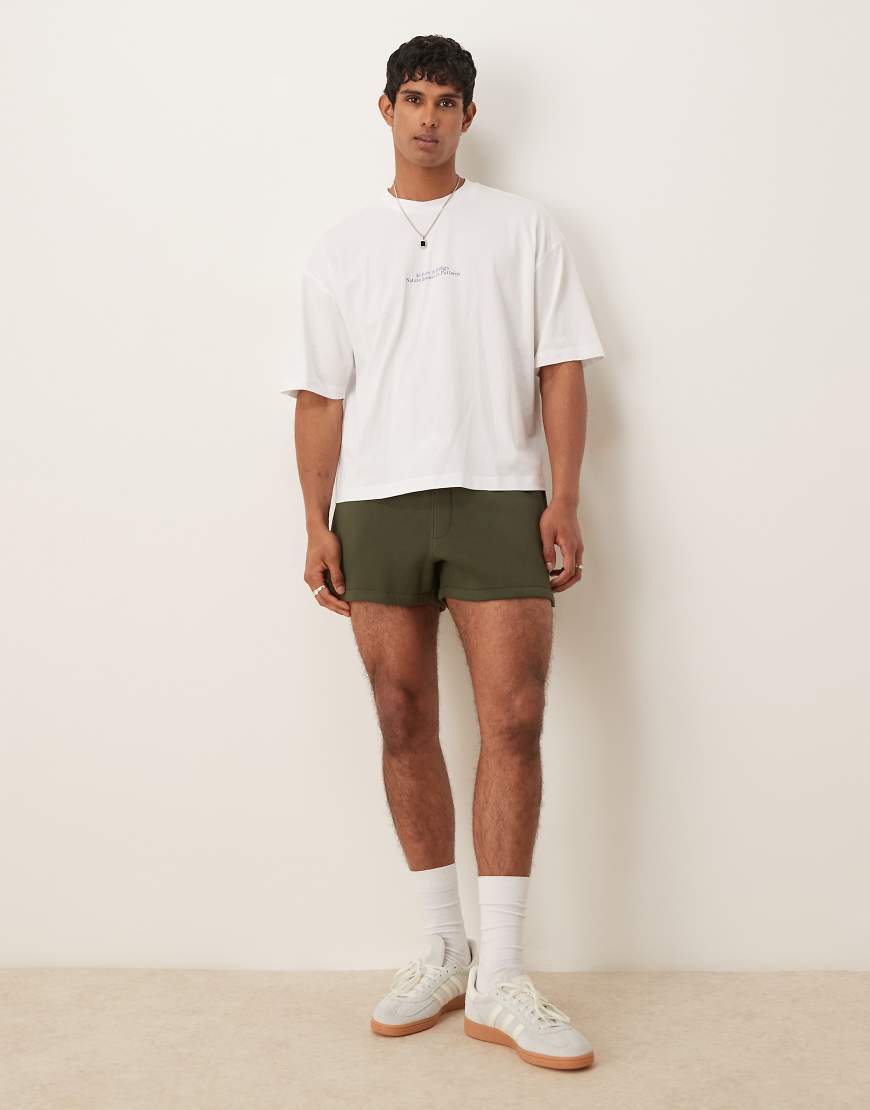 ASOS DESIGN - Kürzere Shorts in Khaki-Grün ASOS DESIGN - Kürzere Shorts in Khaki-Grün von ASOS DESIGN