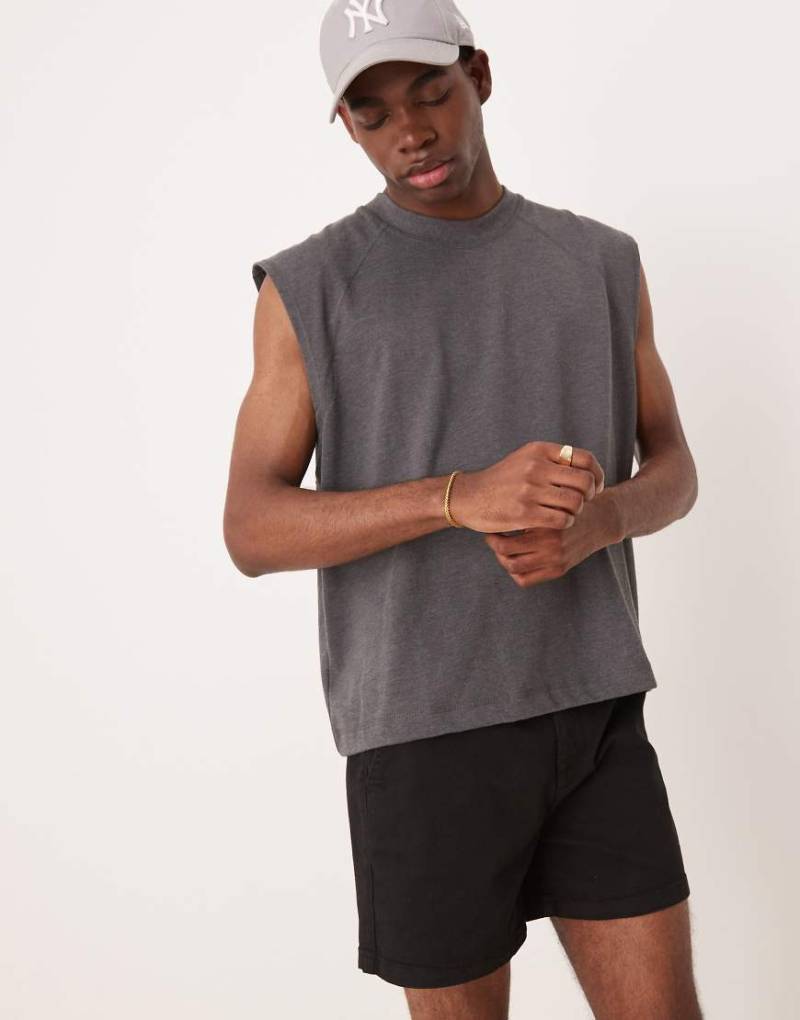 ASOS DESIGN - Kürzere Skinny Fit Chino-Shorts in Schwarz von ASOS DESIGN