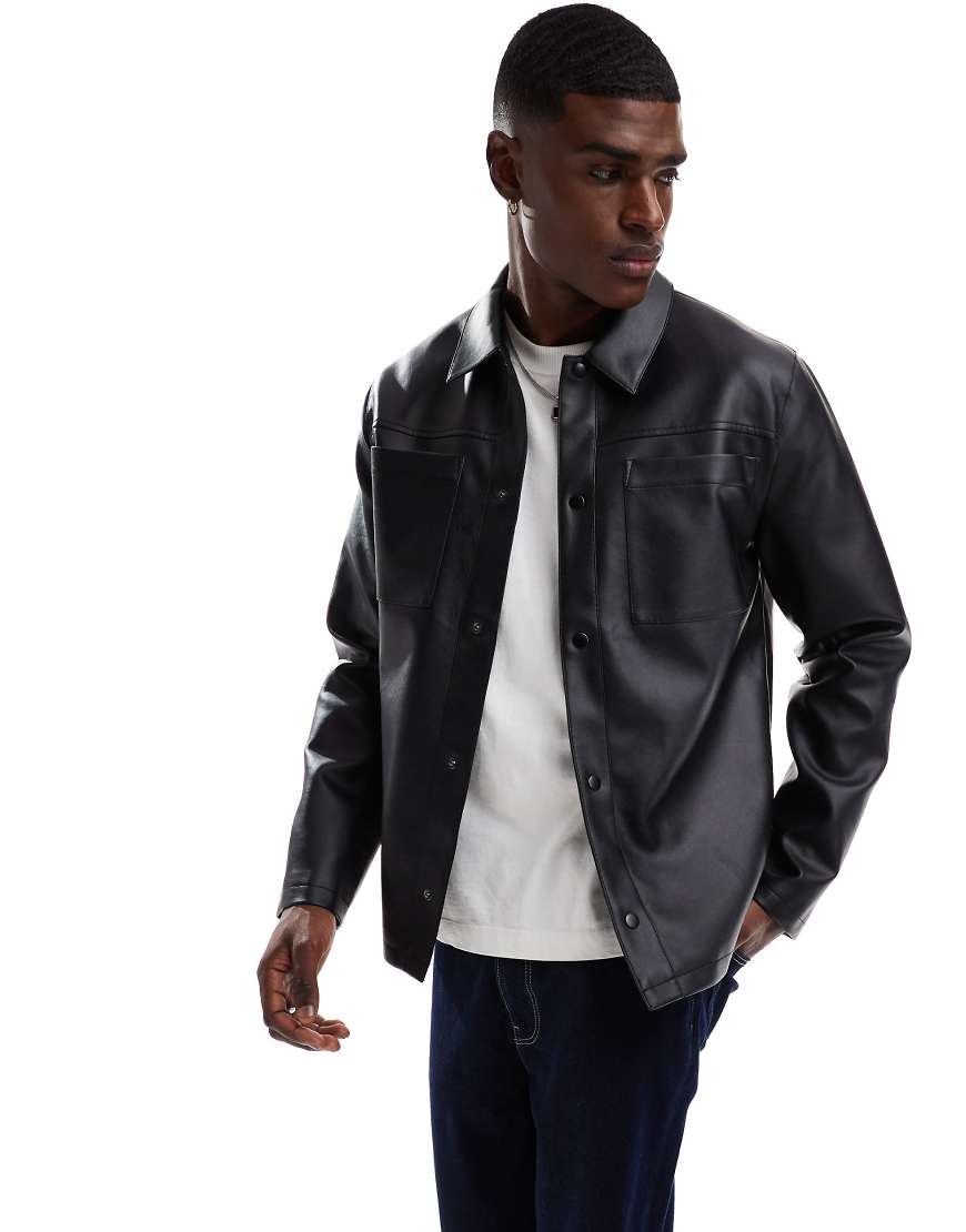 ASOS DESIGN - Kunstleder-Hemdjacke in Schwarz ASOS DESIGN - Kunstleder-Hemdjacke in Schwarz von ASOS DESIGN