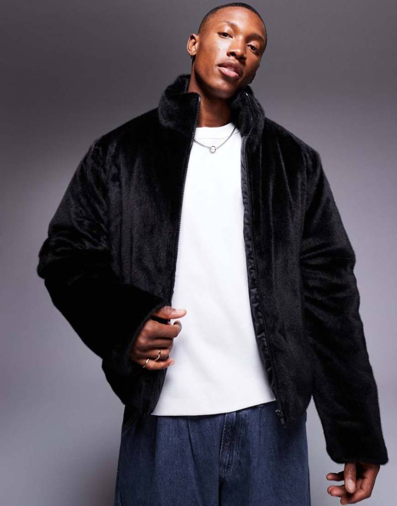 ASOS DESIGN - Kunstpelz-Pufferjacke in Schwarz von ASOS DESIGN