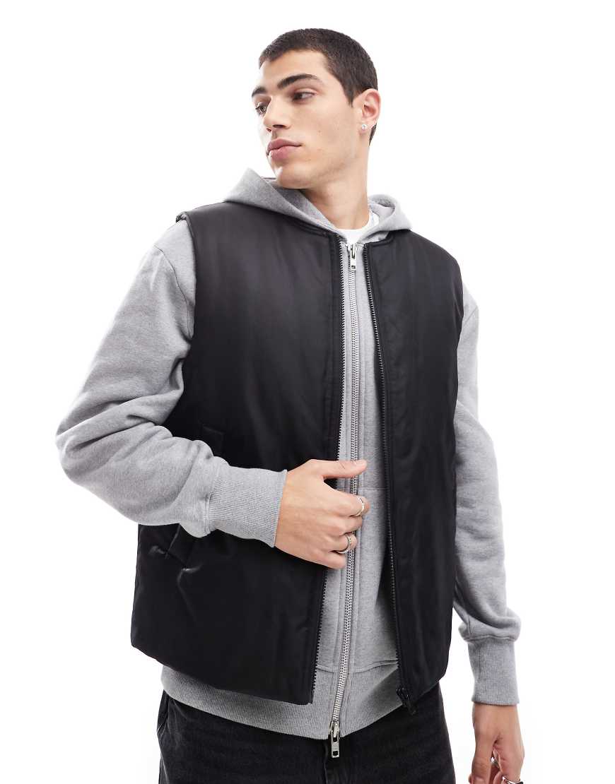 ASOS DESIGN - Kurz geschnittene, wattierte Weste in Schwarz von ASOS DESIGN