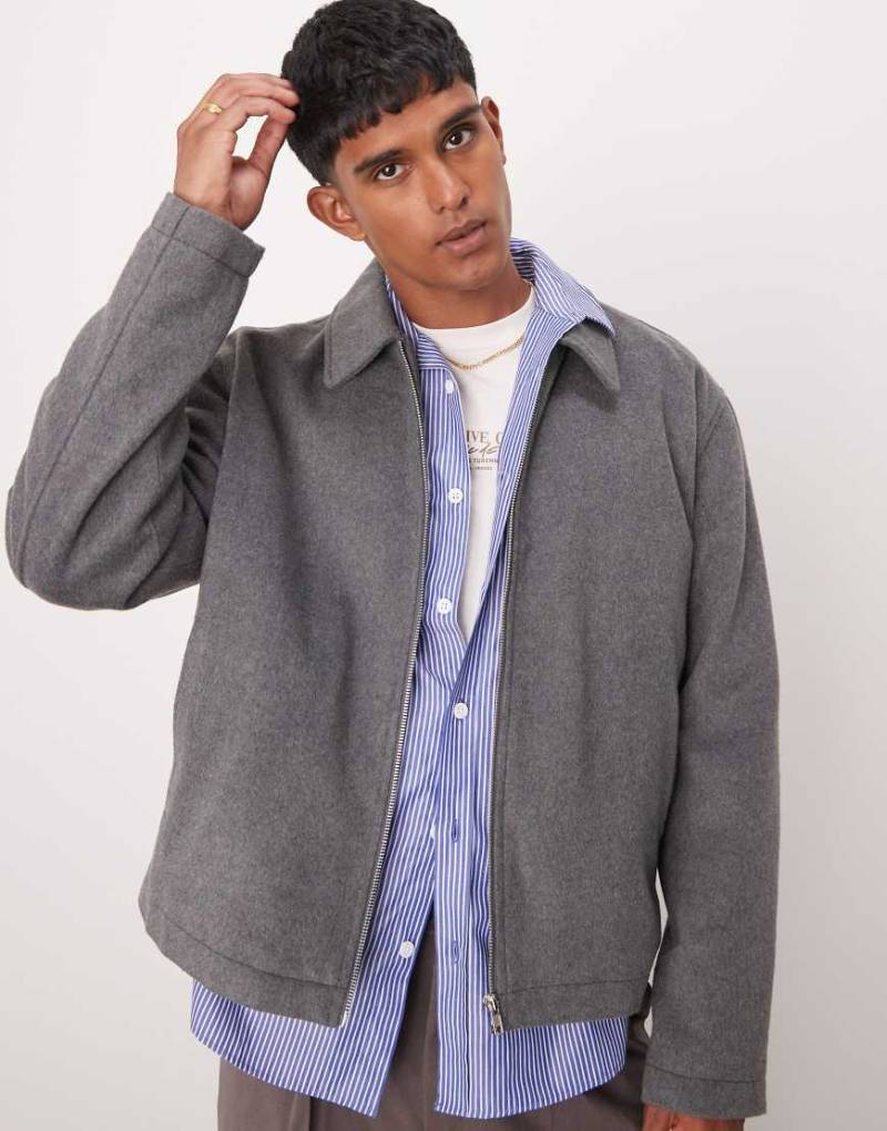 ASOS DESIGN - Kurz geschnittene Oversize-Coachjacke in grauer Wolloptik von ASOS DESIGN