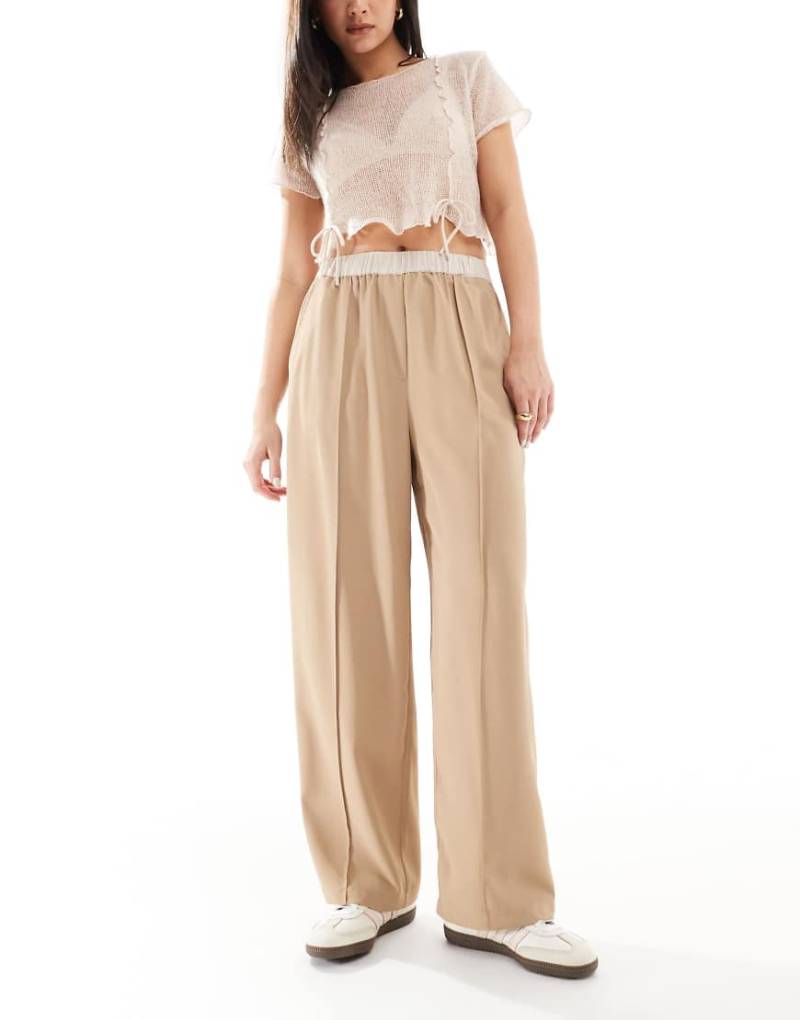 ASOS DESIGN - Cropped Schlupfhose in Camel mit Kontrastbund-Braun von ASOS DESIGN
