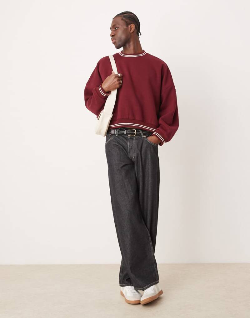 ASOS DESIGN - Kurz geschnittener Super-Oversize-Pullover in Burgunderrot mit Paspelierung von ASOS DESIGN