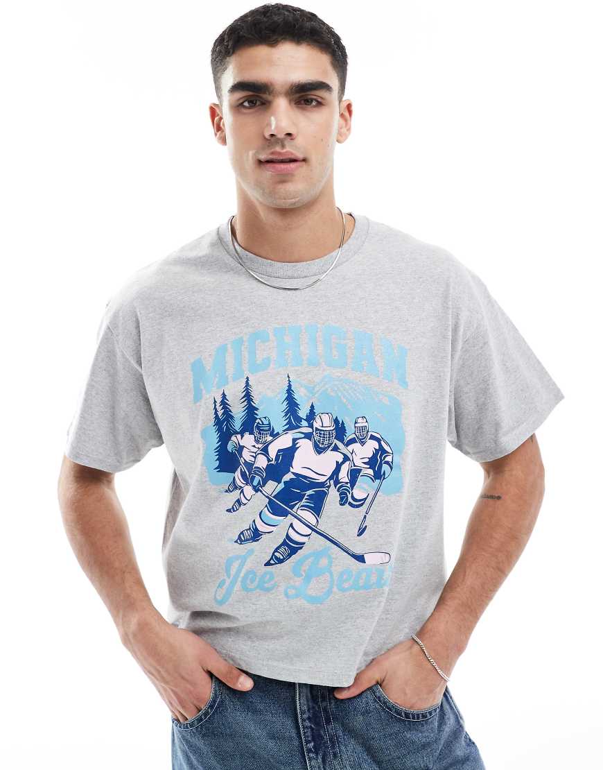 ASOS DESIGN - Kurz geschnittenes Oversize-T-Shirt in meliertem Grau mit Ski-Grafikprint ASOS DESIGN - Kurz geschnittenes Oversize-T-Shirt in meliertem Grau mit Ski-Grafikprint von ASOS DESIGN