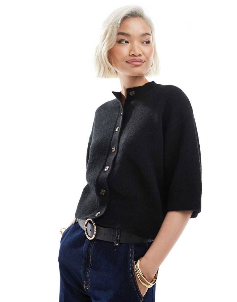 ASOS DESIGN - Kurzärmlige, gerippte Strickjacke in Schwarz von ASOS DESIGN