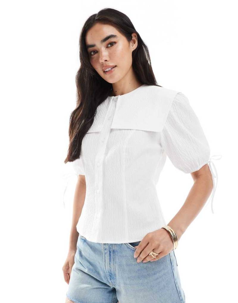 ASOS DESIGN - Kurzärmlige Hemdbluse in Weiß mit Matrosenkragen von ASOS DESIGN