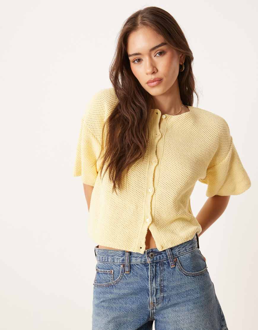 ASOS DESIGN - Kurzärmlige Strickjacke in Buttermilchgelb von ASOS DESIGN