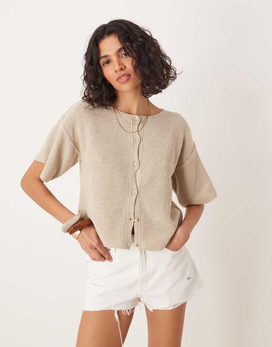 ASOS DESIGN - Kurzärmlige Strickjacke in Hellbeige-Neutral ASOS DESIGN - Kurzärmlige Strickjacke in Hellbeige-Neutral von ASOS DESIGN