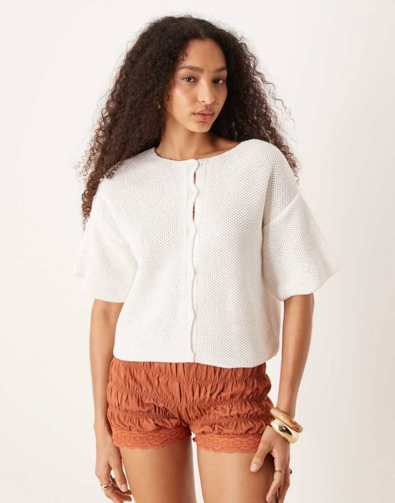 ASOS DESIGN - Kurzärmlige Strickjacke in Weiß von ASOS DESIGN