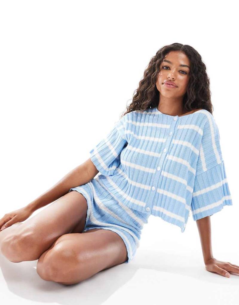 ASOS DESIGN - Kurzärmlige Strickjacke in gestreiftem Blau, Kombiteil von ASOS DESIGN