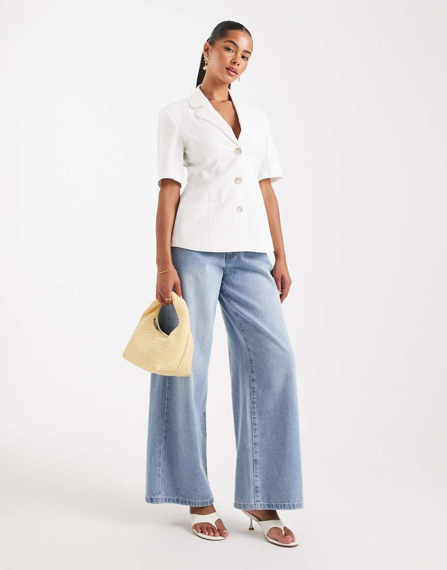 ASOS DESIGN - Kurzärmliger, taillierter Blazer in Weiß von ASOS DESIGN