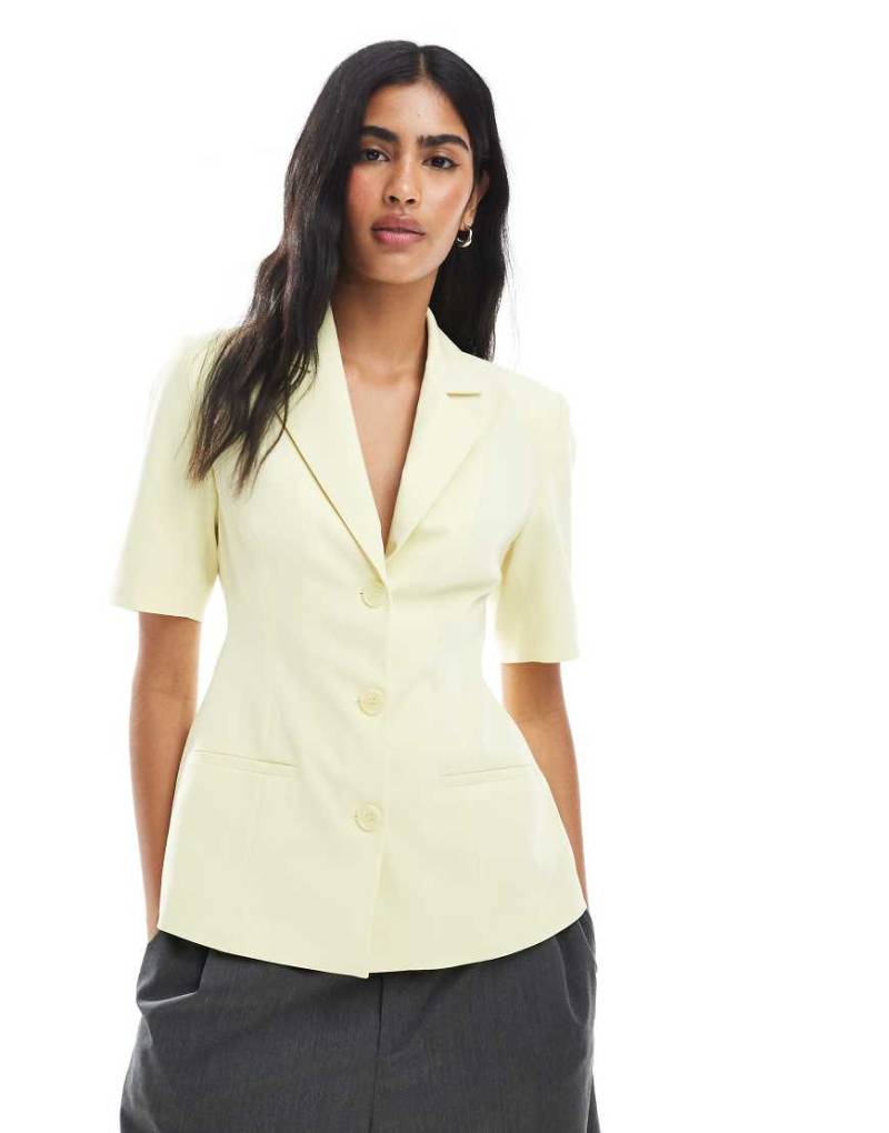 ASOS DESIGN - Kurzärmliger, taillierter Blazer in Zitronengelb von ASOS DESIGN