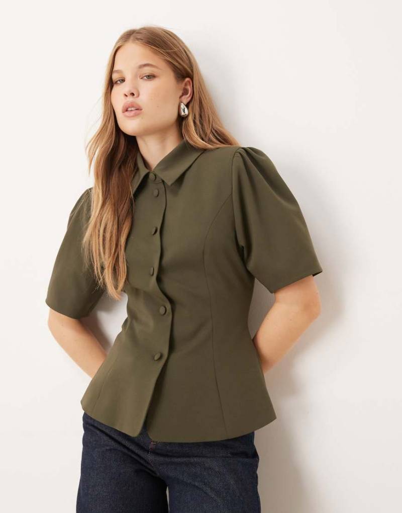 ASOS DESIGN - Kurzärmliger Blazer in Khaki mit figurbetontem Schnitt-Grün von ASOS DESIGN