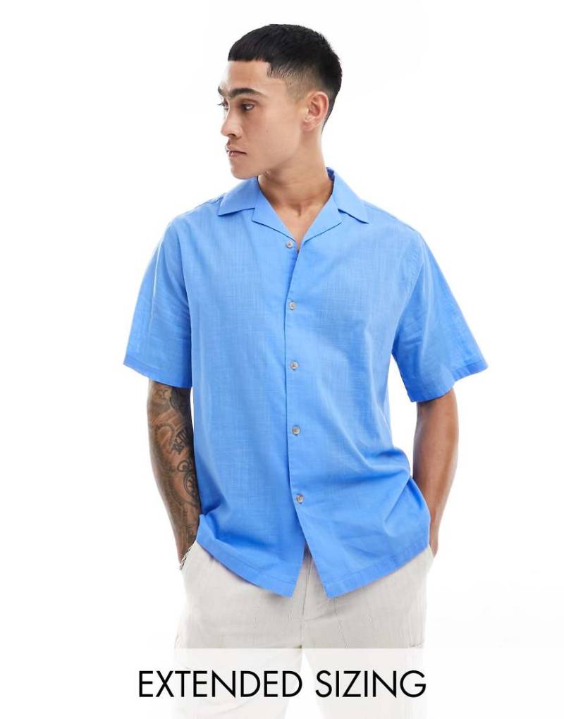 ASOS DESIGN - Kurzärmliges, lässiges Hemd in Mittelblau mit Leinen-Optik und Reverskragen von ASOS DESIGN