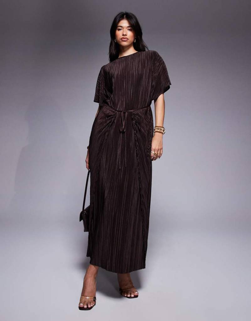 ASOS DESIGN - Kurzärmliges, plissiertes Maxi-Wickelkleid in Schokobraun mit Bindedetail von ASOS DESIGN