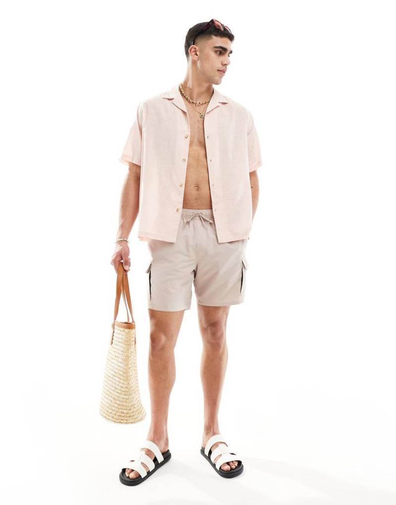ASOS DESIGN - Kurzärmliges Hemd aus Leinenimitat in Blassrosa mit lässigem Schnitt und Reverskragen von ASOS DESIGN