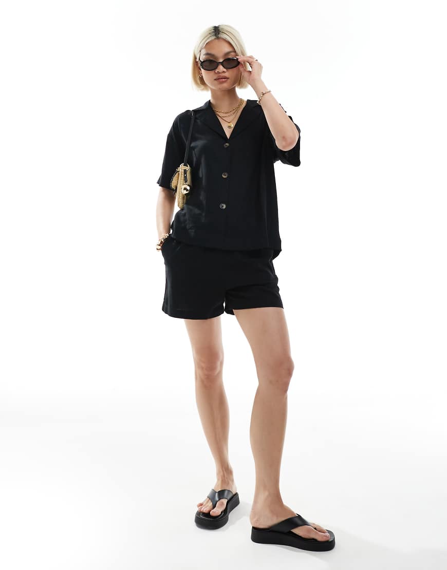 ASOS DESIGN - Kurzärmliges Hemd aus Leinenmix in Schwarz von ASOS DESIGN
