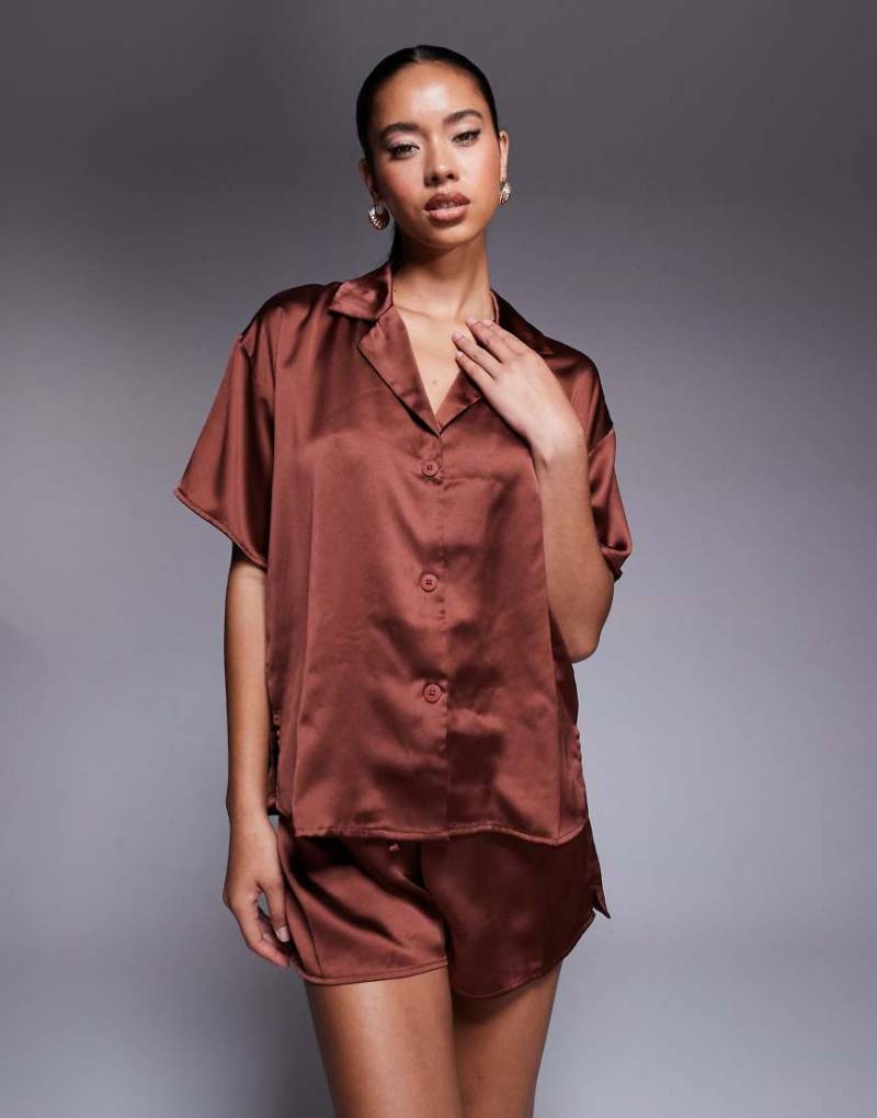 ASOS DESIGN - Kurzärmliges Hemd aus Satin in Braun, Kombiteil von ASOS DESIGN