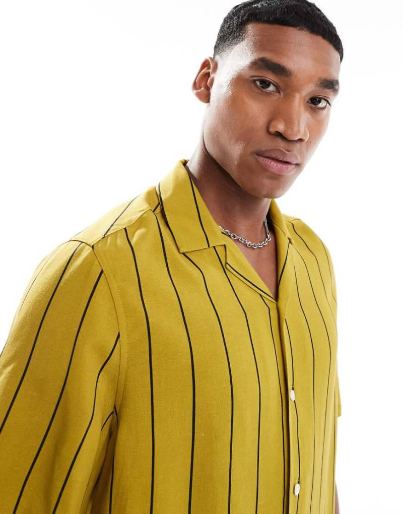 ASOS DESIGN - Kurzärmliges Leinenmix-Hemd in gestreiftem Grün mit lockerem, kastigem Schnitt von ASOS DESIGN