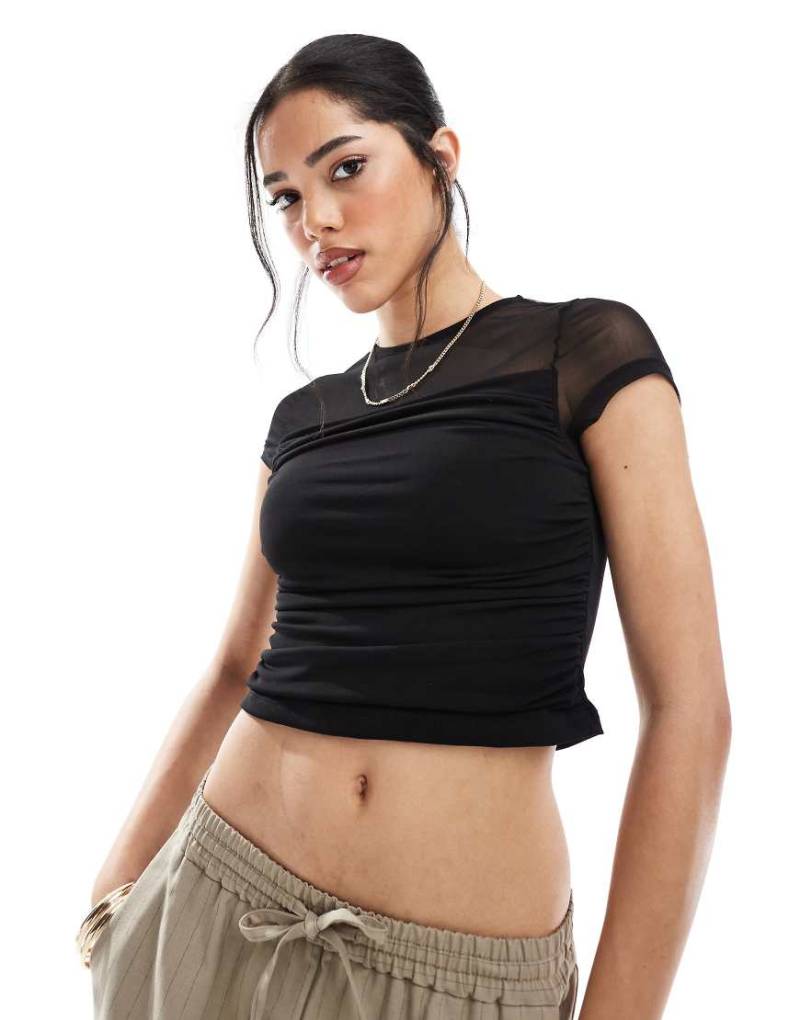 ASOS DESIGN - Kurzärmliges Netzstoff-Oberteil in Schwarz mit drapierter Vorderseite von ASOS DESIGN