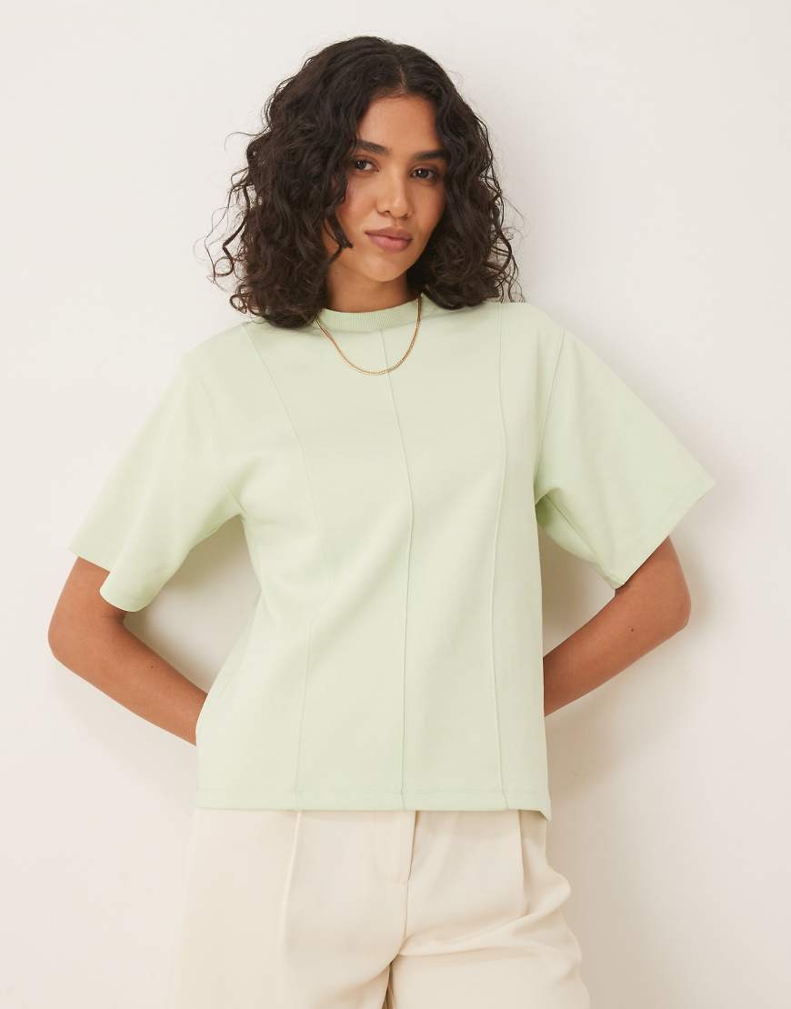 ASOS DESIGN - Kurzärmliges Oberteil aus Interlock-Stoff in Pastellgrün mit Steppnaht- und Ziernaht-Design von ASOS DESIGN