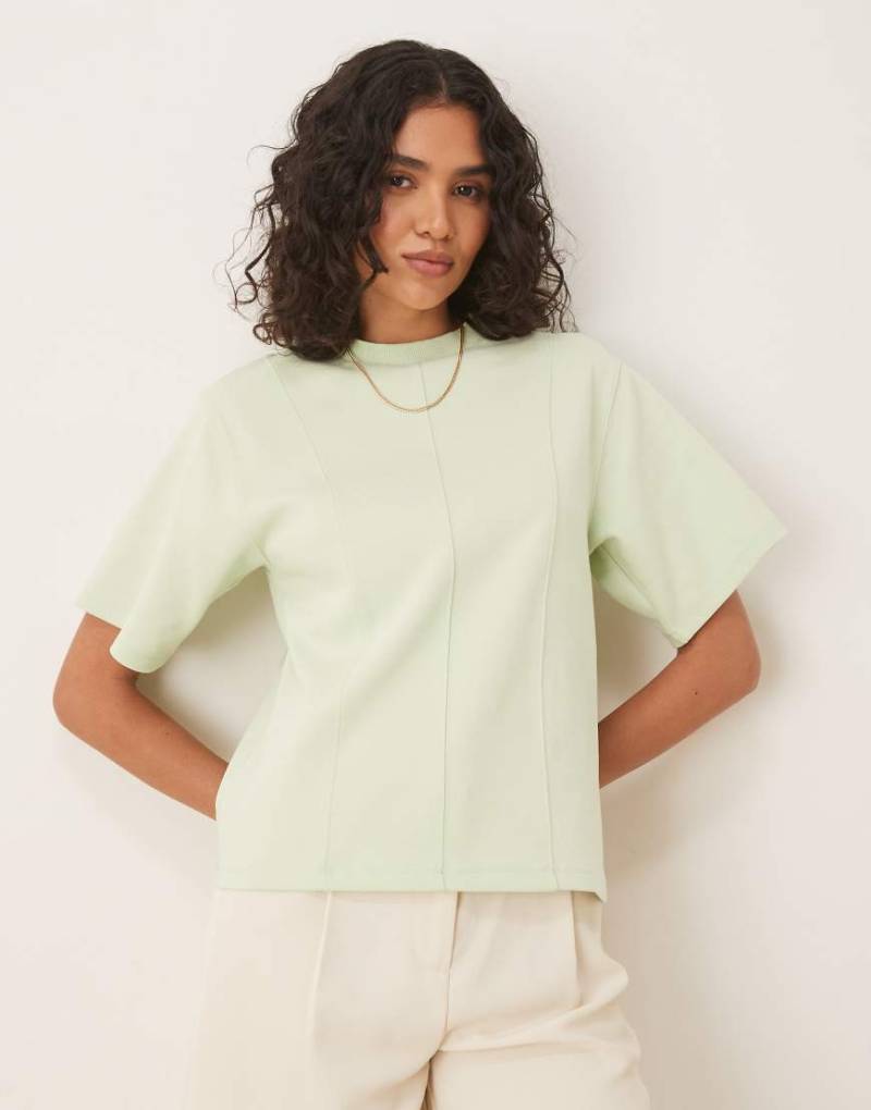 ASOS DESIGN - Kurzärmliges Oberteil aus Interlock-Stoff in Pastellgrün mit Steppnaht- und Ziernaht-Design von ASOS DESIGN