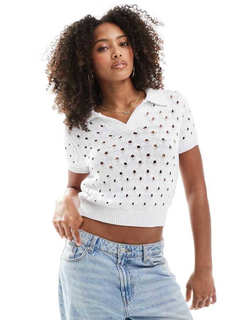 ASOS DESIGN - Kurzärmliges Polohemd aus Strick in Optisch-Weiß mit Maschendetail-Gelb von ASOS DESIGN