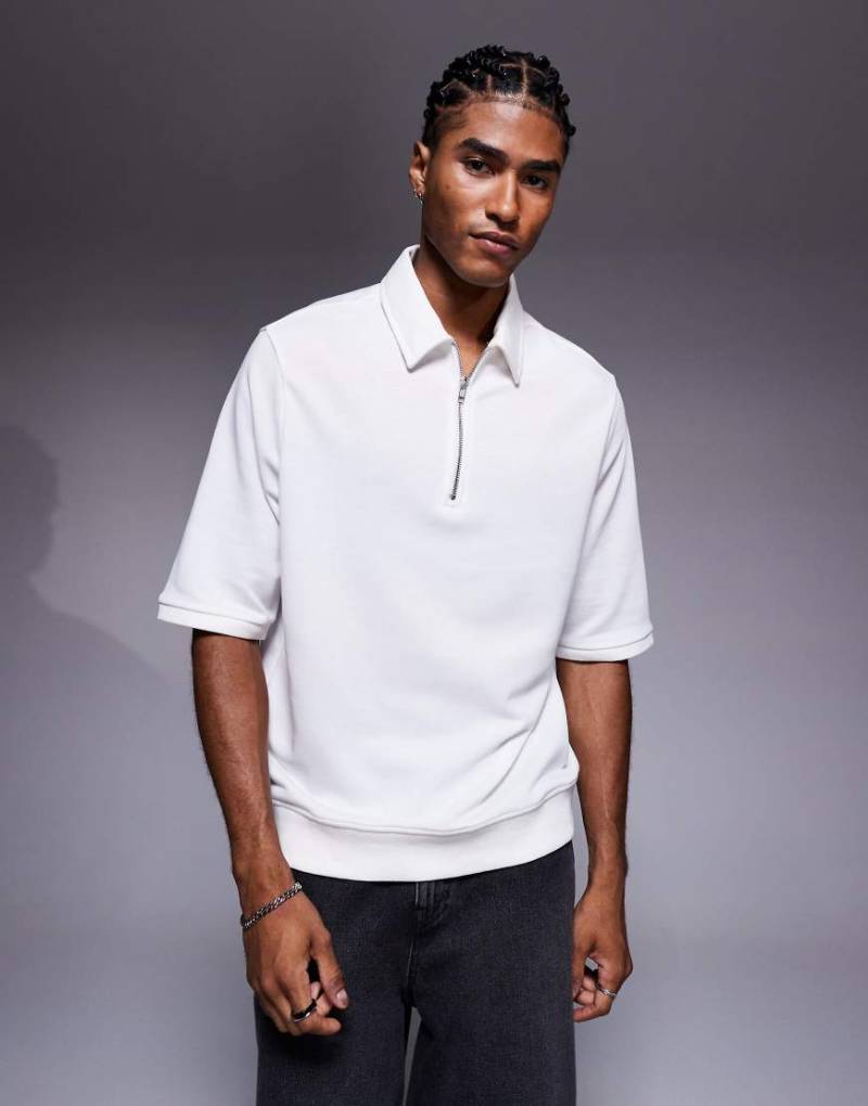 ASOS DESIGN - Kurzärmliges Polohemd in Weiß mit halbem Reißverschluss von ASOS DESIGN