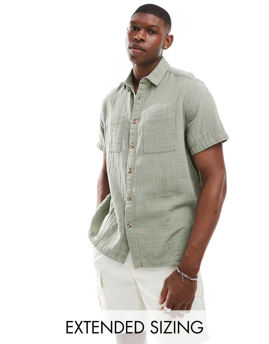 ASOS DESIGN - Kurzärmliges Relaxed Fit Hemd in hellem Khaki aus grob gewebter Baumwolle mit Reverskragen-Grün ASOS DESIGN - Kurzärmliges Relaxed Fit Hemd in hellem Khaki aus grob gewebter Baumwolle mit Reverskragen-Grün von ASOS DESIGN