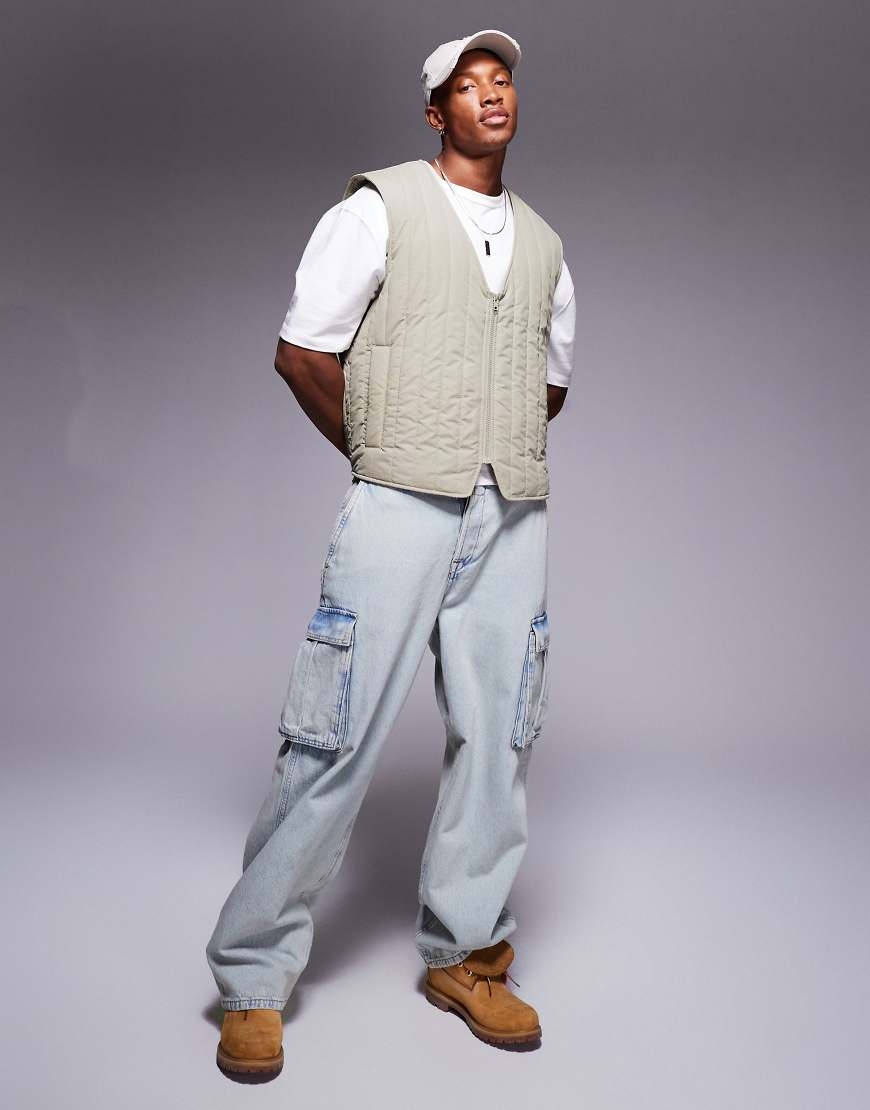 ASOS DESIGN - Kurze, strukturierte Weste in Stein-Neutral von ASOS DESIGN