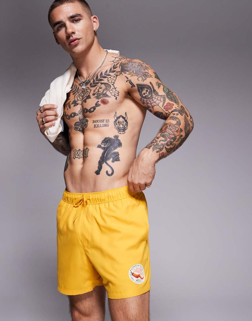 ASOS DESIGN - Kurze Badeshorts in Gelb-Orange ASOS DESIGN - Kurze Badeshorts in Gelb-Orange von ASOS DESIGN