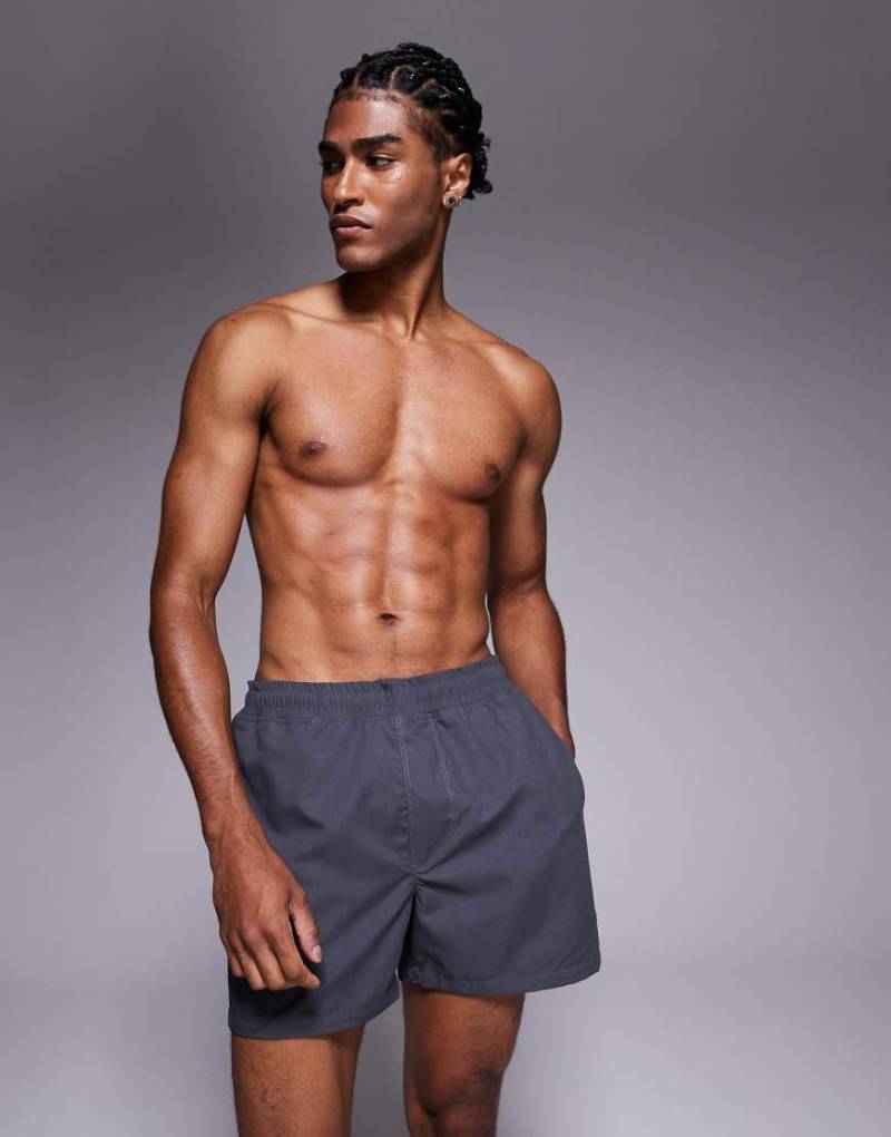 ASOS DESIGN - Kurze Badeshorts in Grau von ASOS DESIGN