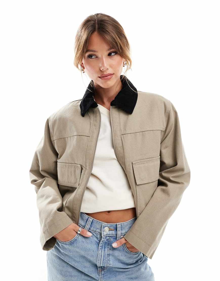 ASOS DESIGN - Kurze Canvas-Jacke in Steinbeige mit Taschen-Neutral von ASOS DESIGN