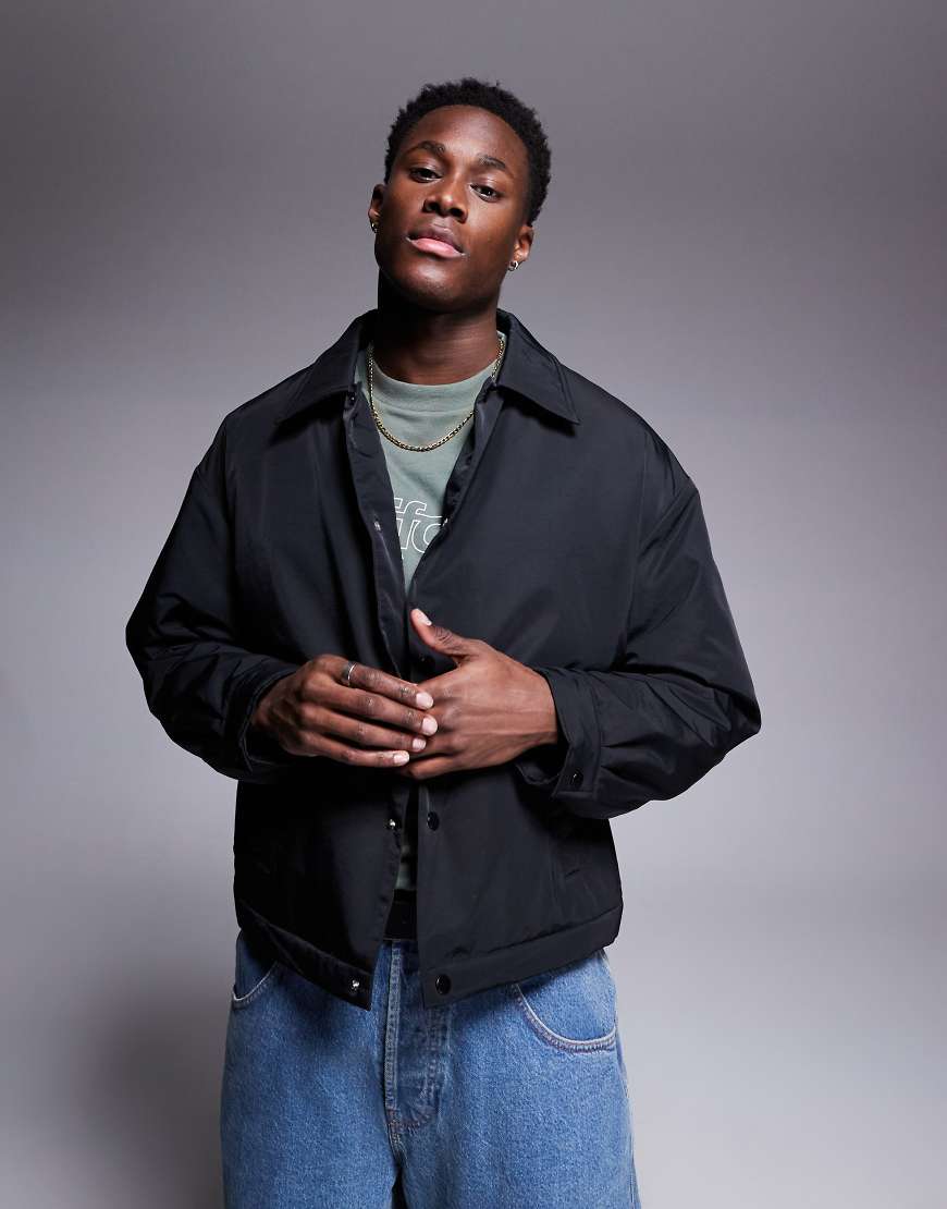 ASOS DESIGN - Mittelschwere Harrington-Jacke in Schwarz mit kurzem Oversize-Schnitt ASOS DESIGN - Mittelschwere Harrington-Jacke in Schwarz mit kurzem Oversize-Schnitt von ASOS DESIGN